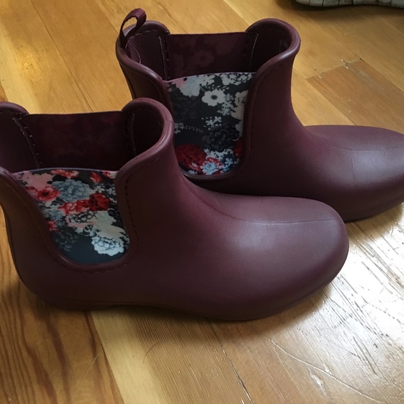 crocs freesail chelsea boot w